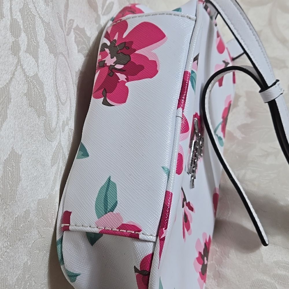 Guess White Faux Leather Floral Crossbody Bag - Picture 6 of 9